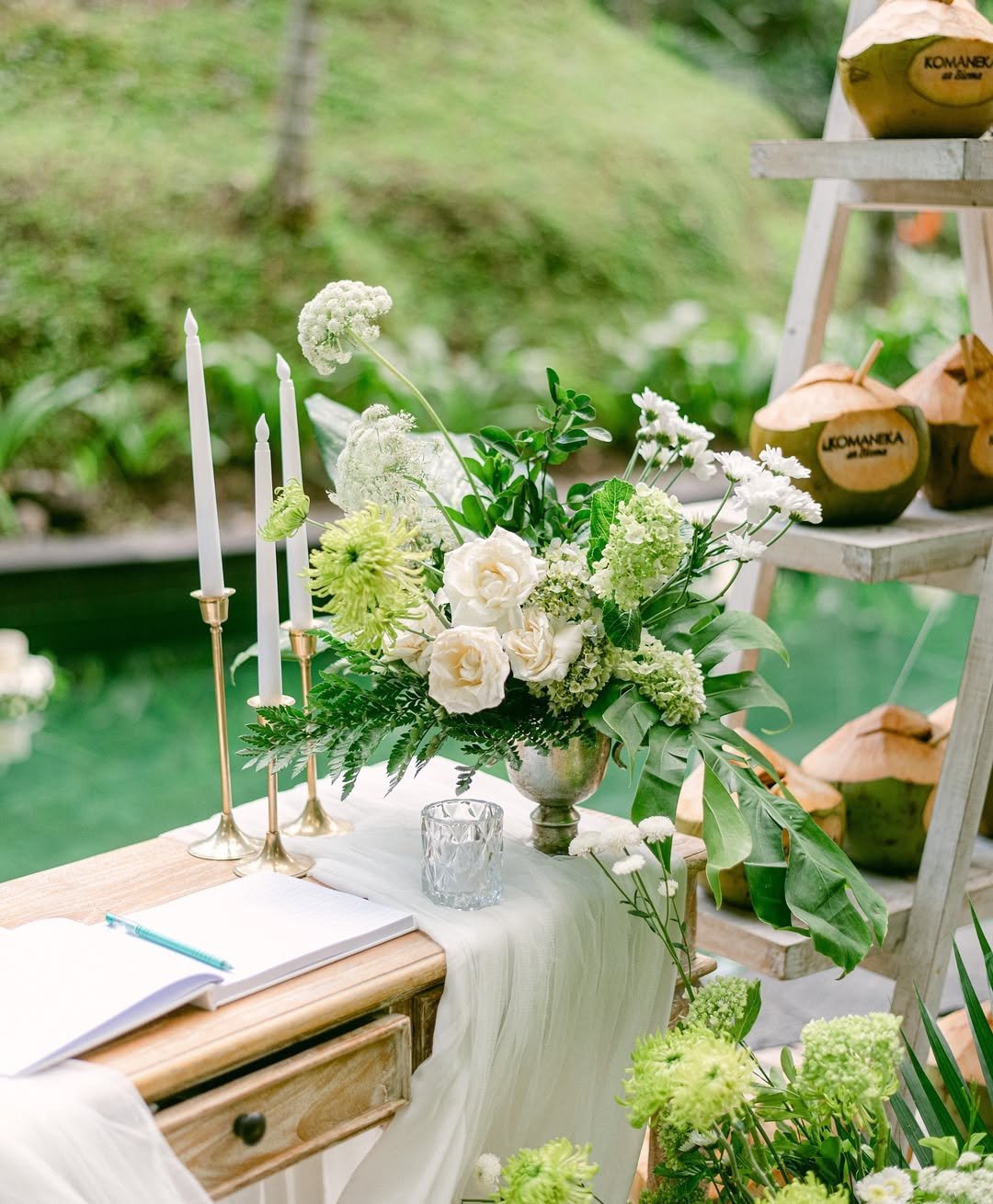 Tropical elegance at its best, ideal for a chic cocktail party 🍃🌴💫MAGGIE & LIAM 💖Organized b (3)